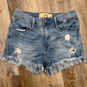 EUC Hollister Distressed Hi-Rise Short Short size 3
